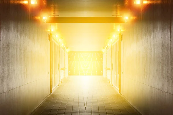 Dark entrance way with little light to tunnel, perspective view — Stock Photo, Image