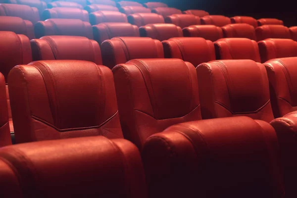 Auditorio de teatro vacío o cine de cine con asientos rojos —  Fotos de Stock