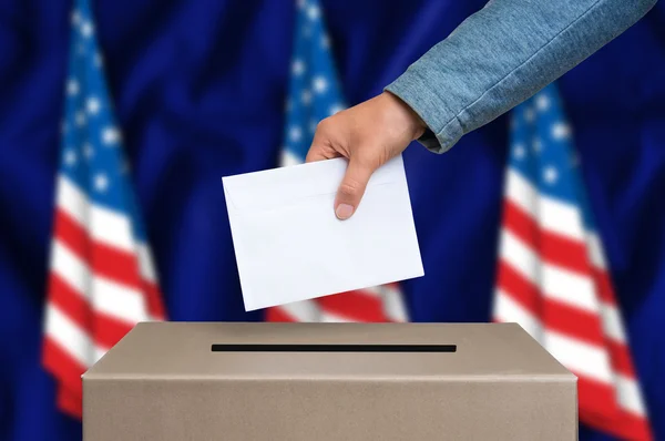 Election in United States of America - voting at the ballot box — Stock Photo, Image