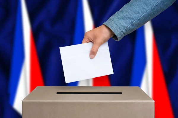 Verkiezingen in Frankrijk - stemmen via de stembus — Stockfoto