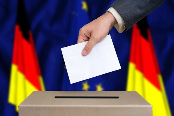 Референдум у Німеччині - голосування в урну — стокове фото