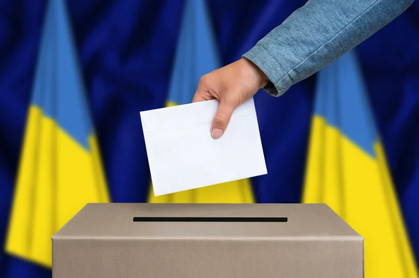Verkiezingen in Oekraïne - stemmen via de stembus — Stockfoto