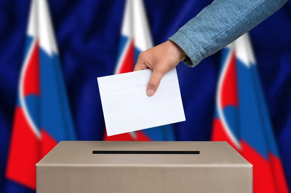 Valet i Slovakien - röstning vid valurnan — Stockfoto