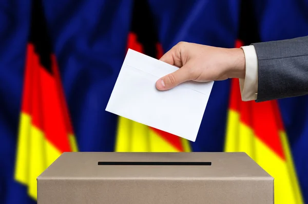 Вибори в Німеччині - голосування в урну — стокове фото