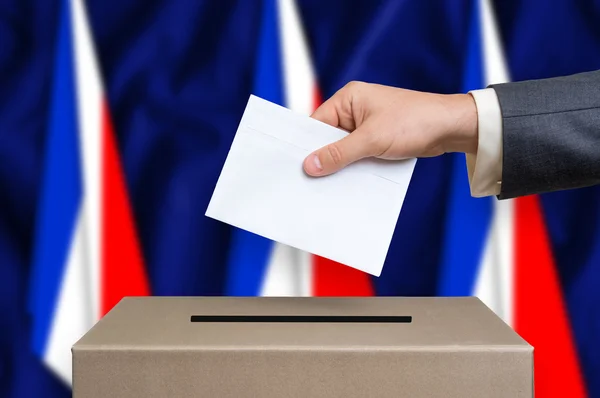 Verkiezingen in Frankrijk - stemmen via de stembus — Stockfoto