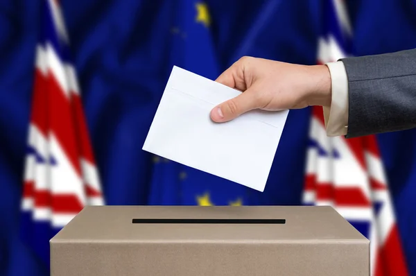 英国-在投票箱投票的全民投票 — 图库照片