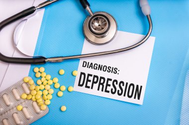 Tıbbi mavi klasör üzerinde yazılı depresyon kelime