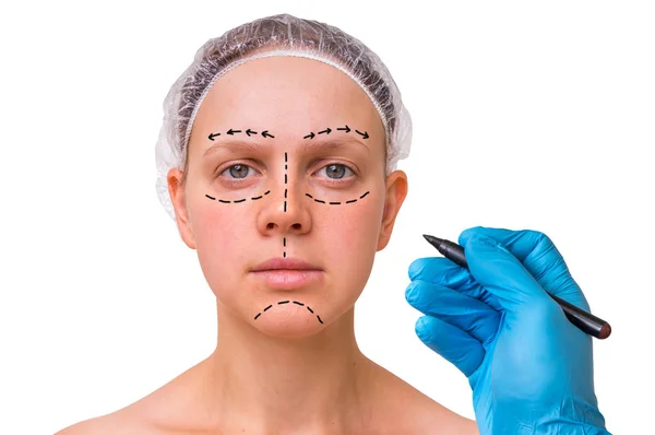 Doctor makes dotted lines on female face for cosmetic face lift — Stock Photo, Image