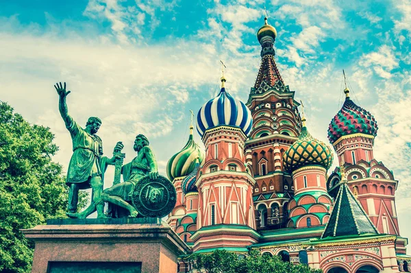 St. Moskova, Rusya 'daki Kızıl Meydan' daki Basil Katedrali — Stok fotoğraf