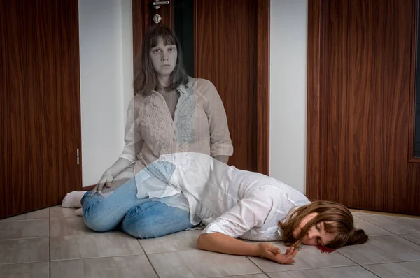 Soul leaves the body after the woman's death — Stock Photo, Image