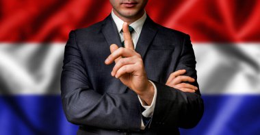 Hollandalı aday insanlar kalabalık konuşuyor