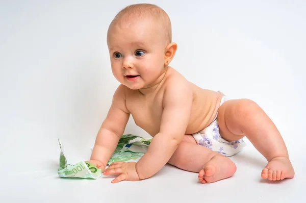 Bebê bonito com notas de euro dinheiro - isolado em branco — Fotografia de Stock