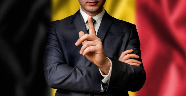 Candidato belga habla a la multitud del pueblo — Foto de Stock