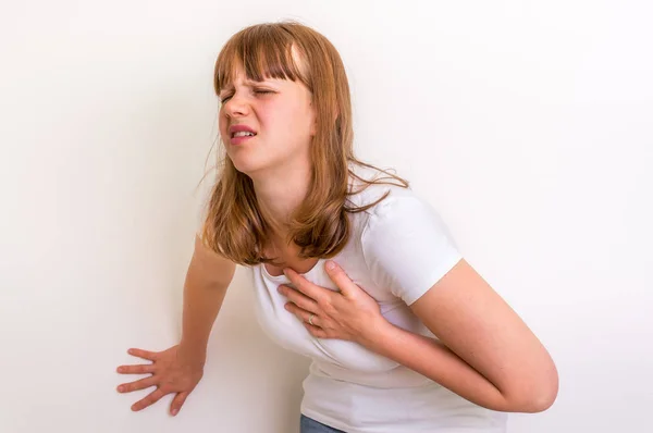 Mujer teniendo un ataque al corazón — Foto de Stock