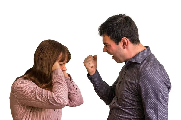 Junges Paar gerät auf weißem Hintergrund in Streit — Stockfoto