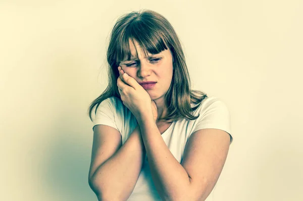 Mujer que sufre de dolor de muelas - estilo retro — Foto de Stock