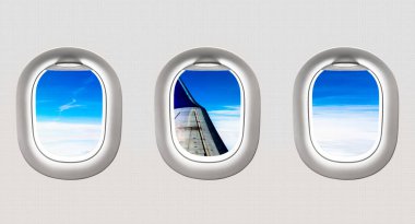 Uçak kanadı ve bulutlar uçak Windows görünümünü