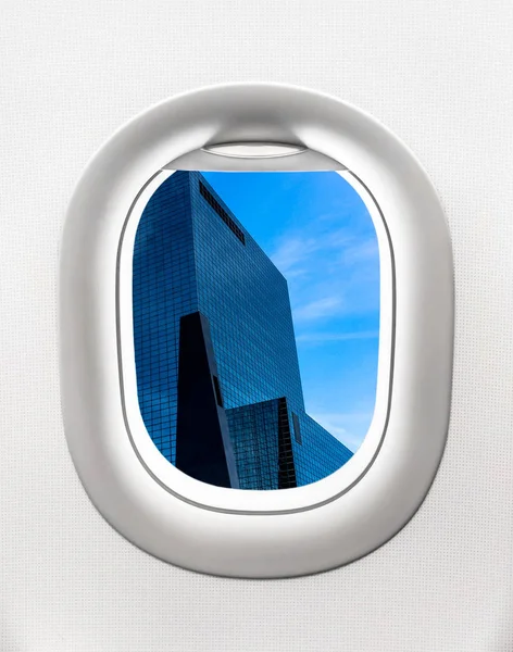 Vista de los rascacielos desde la ventana del avión — Foto de Stock