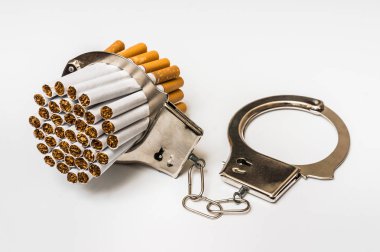 Sigara ve sigara bağımlılığı kavramı kelepçe-