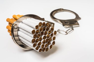 Sigara ve sigara bağımlılığı kavramı kelepçe-