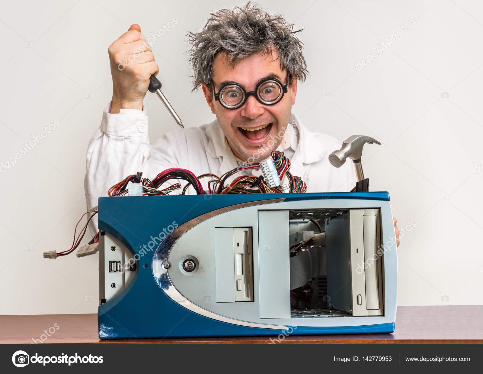 доктор браун назад в будущее. сумасшедший профессор. док браун. сумасшедший изобретатель. кристофер ллойд назад в будущее.