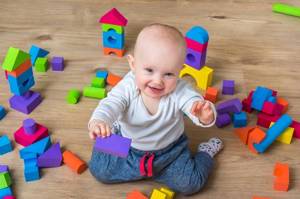 Cute little baby girl playing with colorful toy blocks — Stock Photo, Image