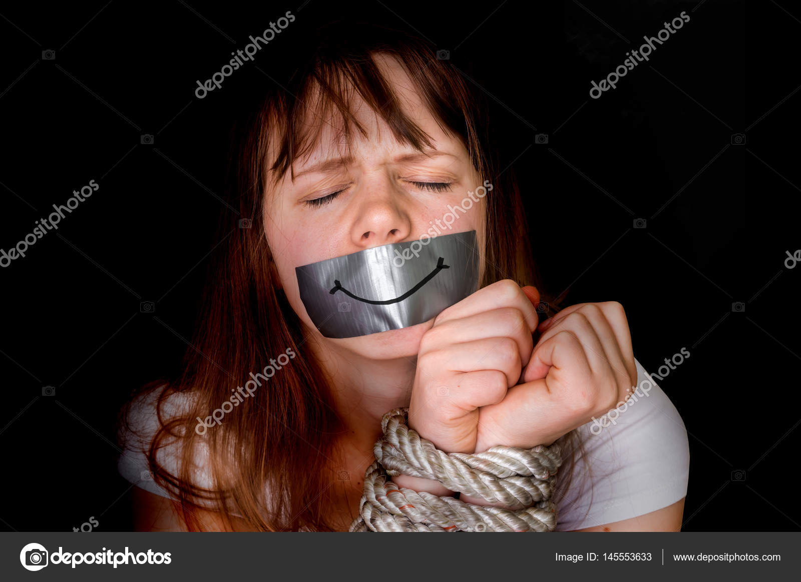 Девушки с заклеенными. Джессика альба gagged. Девушку похитили скотч. Похищение грейс сериал. Всадники апокалипсиса фильм 2008.