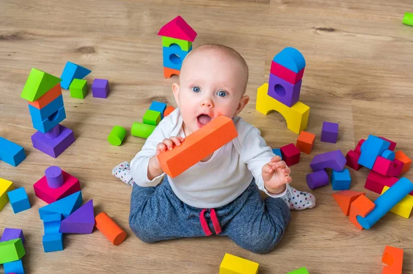 Cute little baby girl playing with colorful toy blocks — Stock Photo, Image