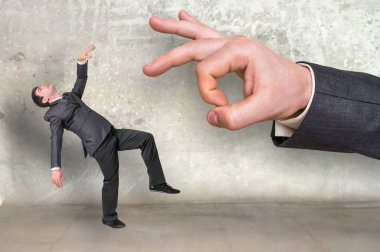 Düşen küçük işadamı ve büyük işadamı