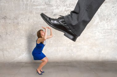 Korkmuş küçük işletme kadın patron baskı altında