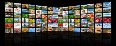Büyük bir multimedya yayın video duvar oluşturan ekranlar