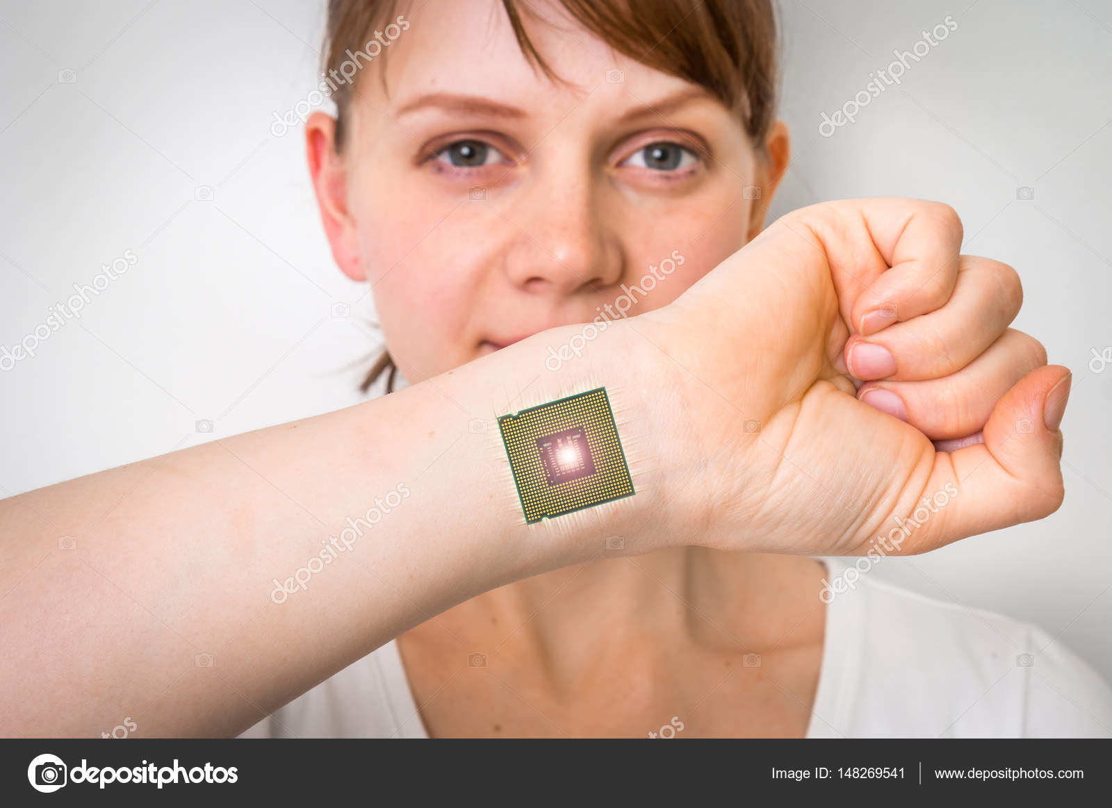 Старый процессор. Деньги в интернете. Как быстро заработать чипы. Заработок в интернете. Кремниевый чип.