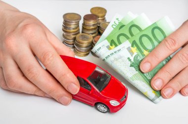 Kira ve araba satın alma oyuncak araba ve euro para - sigorta,