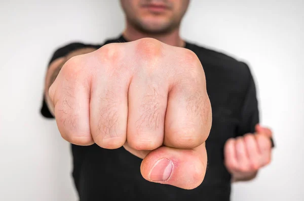 Primer plano del puño apretado listo para la lucha —  Fotos de Stock