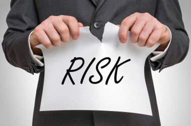 Risk kelime ile kağıt yırtılma işadamı