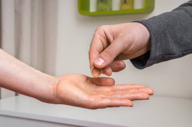 Eski karısı - boşanma kavramı için geri dönen alyans dostum