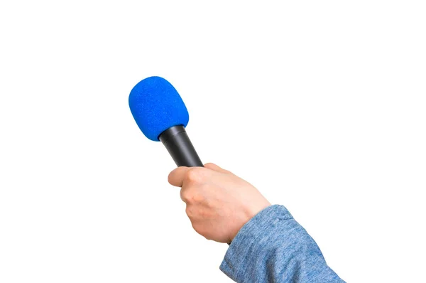 Χέρι του ρεπόρτερ με μπλε μικρόφωνο που απομονώνονται σε λευκό — Φωτογραφία Αρχείου