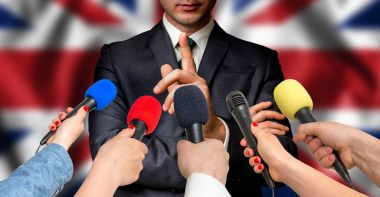 İngiliz aday gazetecilere - gazetecilik kavramı konuşuyor