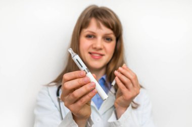 Doktor bir e-sigara ve tütün sigara karşılaştırma 