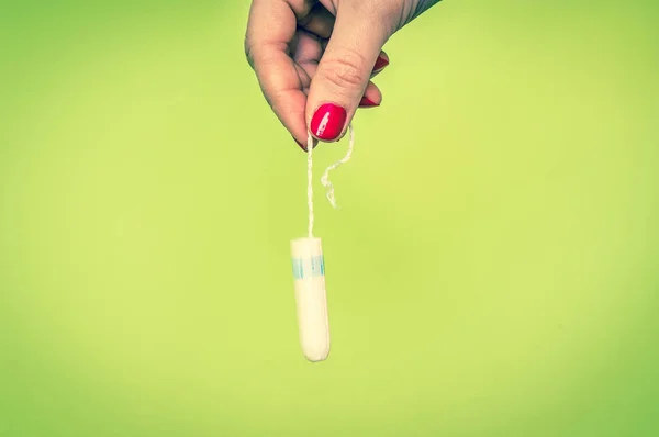 Tartó menstruáció tampon a kézben - női retro stílusú — Stock Fotó