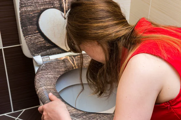 Woman vomiting in the bathroom — Stock Photo, Image