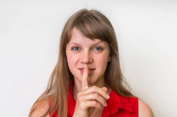 Çekici kadın bir parmak, gösterilen sessizlik jest yapma — Stok fotoğraf
