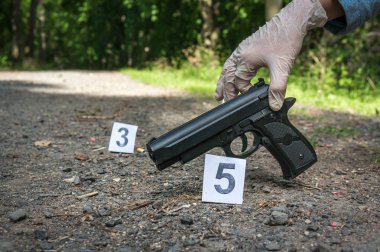 Araştırmacı kanıt - crime scene Investigation toplar