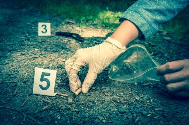 Araştırmacı kanıt - crime scene Investigation toplar