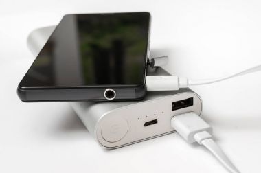 Beyaz powerbank Smartphone şarj