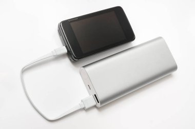 Beyaz güç bankadan akıllı telefon şarj