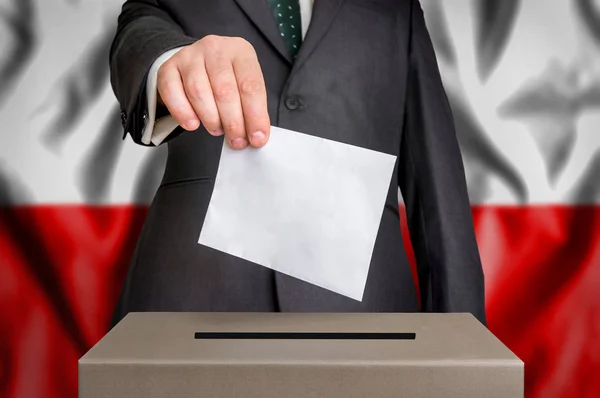 Wahl in Polen - Abstimmung an der Wahlurne — Stockfoto