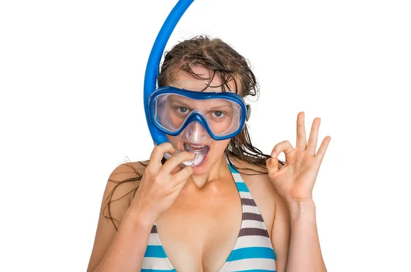 Vrouw met snorkelen masker om te duiken op wit wordt geïsoleerd — Stockfoto