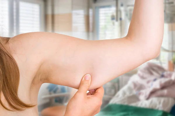 Woman is testing her muscle under her arm — Stock Photo, Image