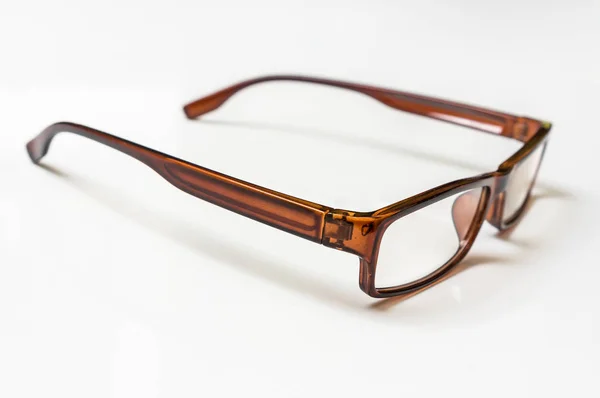 Gafas graduadas marrón modernas aisladas en blanco —  Fotos de Stock
